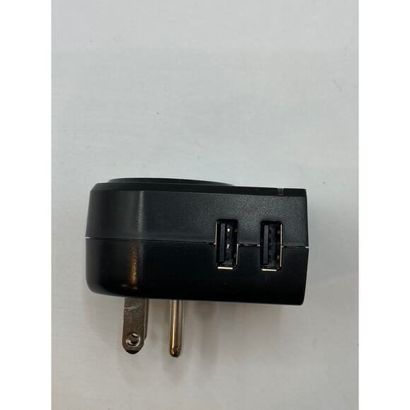 INSIGNIA Black Ground Travel Adapter USB Power Outlet - Picture 7 of 9
